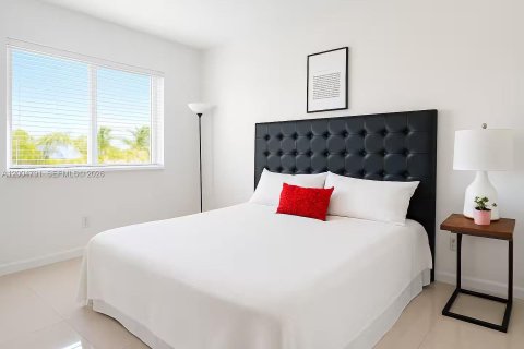 Apartment in Bay Harbor Islands, Florida 1 bedroom, 635.17 sq.m. № 2068196 - photo 6