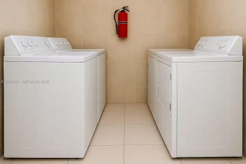 Apartment in Bay Harbor Islands, Florida 1 bedroom, 635.17 sq.m. № 2068196 - photo 12