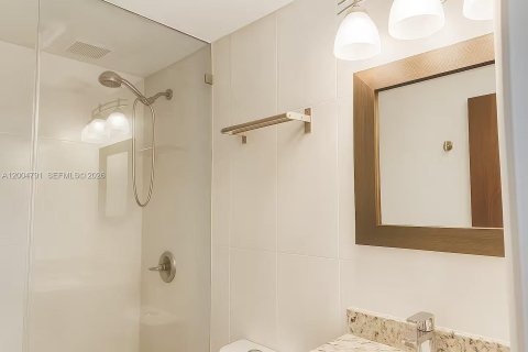 Apartment in Bay Harbor Islands, Florida 1 bedroom, 635.17 sq.m. № 2068196 - photo 4