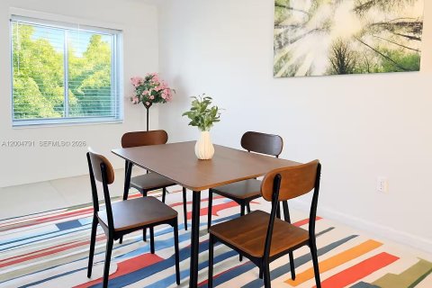 Apartment in Bay Harbor Islands, Florida 1 bedroom, 635.17 sq.m. № 2068196