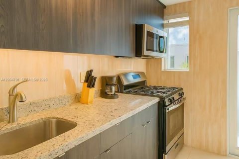 Apartment in Bay Harbor Islands, Florida 1 bedroom, 635.17 sq.m. № 2068196 - photo 9