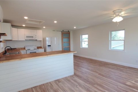 Villa ou maison à louer à Winter Haven, Floride: 1 chambre, 74.32 m2 № 1856007 - photo 2