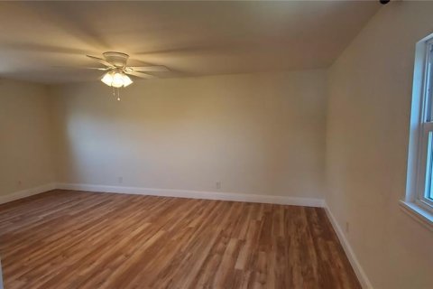 Villa ou maison à louer à Winter Haven, Floride: 1 chambre, 74.32 m2 № 1856007 - photo 5