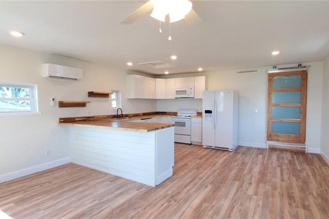 Villa ou maison à louer à Winter Haven, Floride: 1 chambre, 74.32 m2 № 1856007 - photo 3