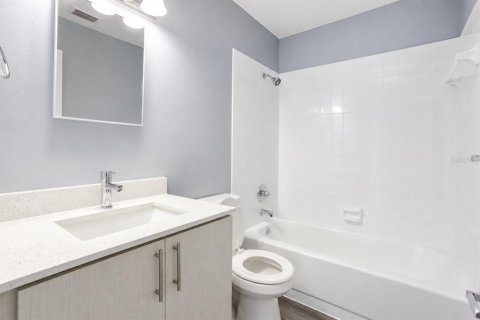 Townhouse in Winter Haven, Florida 2 bedrooms, 97.55 sq.m. № 2377792 - photo 10