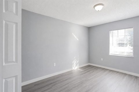 Townhouse in Winter Haven, Florida 2 bedrooms, 97.55 sq.m. № 2377792 - photo 8