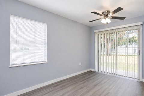 Townhouse in Winter Haven, Florida 2 bedrooms, 97.55 sq.m. № 2377792 - photo 7