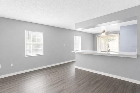 Townhouse in Winter Haven, Florida 2 bedrooms, 97.55 sq.m. № 2377792 - photo 3
