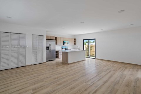 Townhouse in Florida City, Florida 4 bedrooms № 1797492 - photo 8