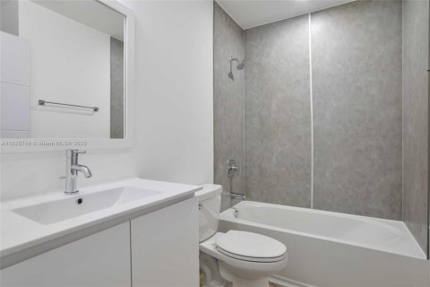 Townhouse in Florida City, Florida 4 bedrooms № 1797492 - photo 4
