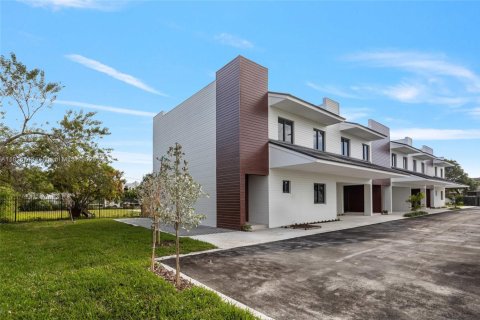 Townhouse in Florida City, Florida 4 bedrooms № 1797492 - photo 11