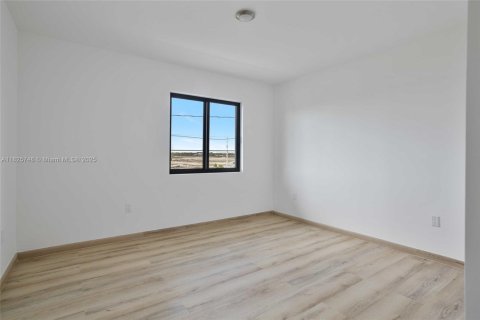 Townhouse in Florida City, Florida 4 bedrooms № 1797492 - photo 6