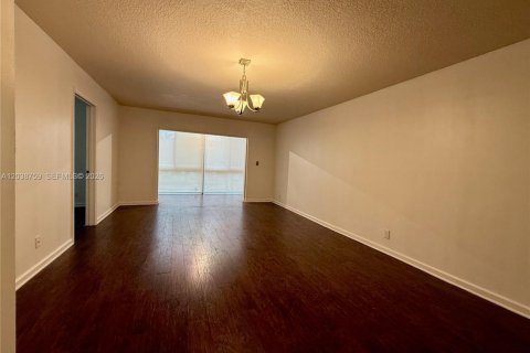 Copropriété à louer à Sunrise, Floride: 2 chambres, 85.84 m2 № 2249471 - photo 7