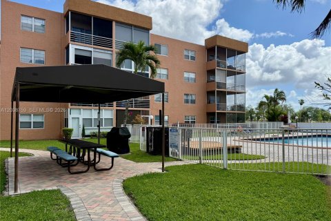 Copropriété à louer à Sunrise, Floride: 2 chambres, 85.84 m2 № 2249471 - photo 25
