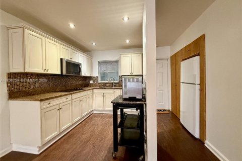 Copropriété à louer à Sunrise, Floride: 2 chambres, 85.84 m2 № 2249471 - photo 2