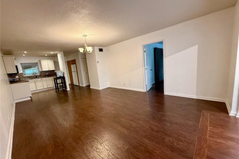 Copropriété à louer à Sunrise, Floride: 2 chambres, 85.84 m2 № 2249471 - photo 6