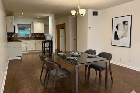 Copropriété à louer à Sunrise, Floride: 2 chambres, 85.84 m2 № 2249471 - photo 3