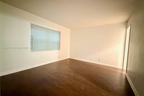Copropriété à louer à Sunrise, Floride: 2 chambres, 85.84 m2 № 2249471 - photo 10