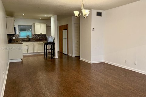 Copropriété à louer à Sunrise, Floride: 2 chambres, 85.84 m2 № 2249471 - photo 4