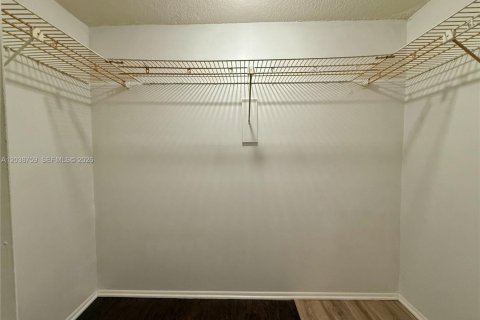Copropriété à louer à Sunrise, Floride: 2 chambres, 85.84 m2 № 2249471 - photo 12