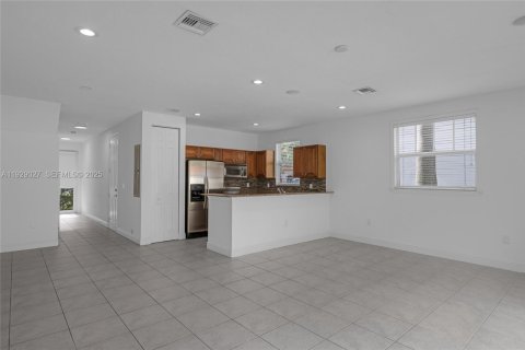Touwnhouse à louer à Pompano Beach, Floride: 3 chambres, 154.22 m2 № 1987440 - photo 7
