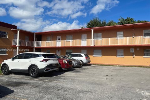 Кондоминиум с 1 спальней в Хайалиа, Флорида № 1986453