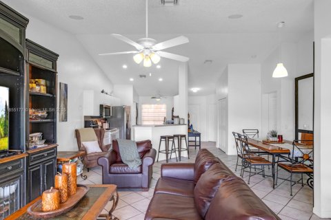 House in Weston, Florida 3 bedrooms, 120.03 sq.m. № 1874968 - photo 12