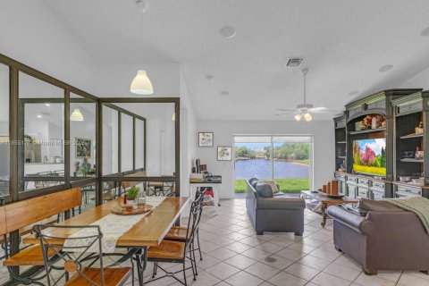 House in Weston, Florida 3 bedrooms, 120.03 sq.m. № 1874968 - photo 7