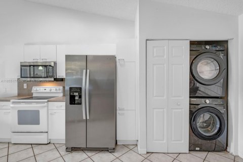 House in Weston, Florida 3 bedrooms, 120.03 sq.m. № 1874968 - photo 18