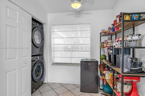 House in Weston, Florida 3 bedrooms, 120.03 sq.m. № 1874968 - photo 17