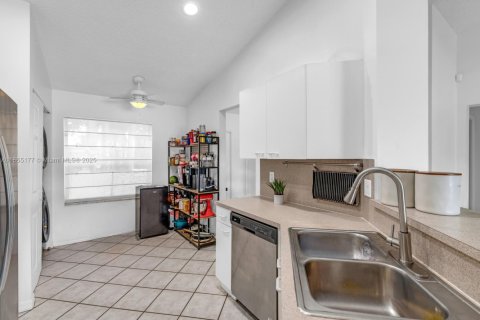 House in Weston, Florida 3 bedrooms, 120.03 sq.m. № 1874968 - photo 16