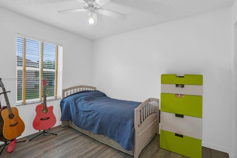 House in Weston, Florida 3 bedrooms, 120.03 sq.m. № 1874968 - photo 21