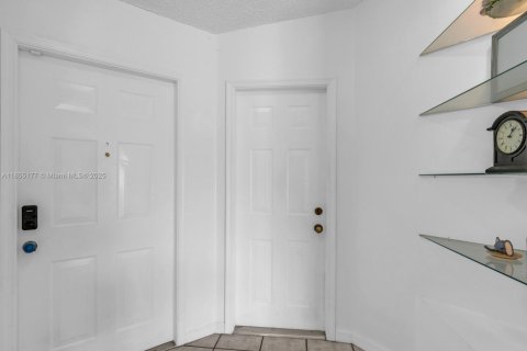 House in Weston, Florida 3 bedrooms, 120.03 sq.m. № 1874968 - photo 5