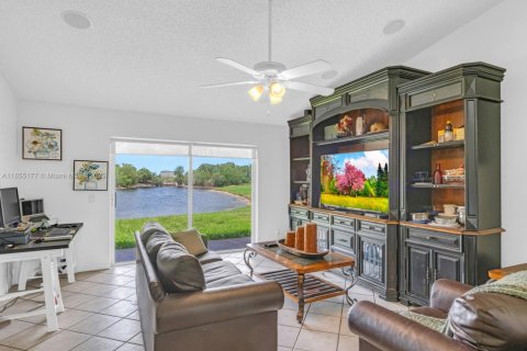 House in Weston, Florida 3 bedrooms, 120.03 sq.m. № 1874968 - photo 10
