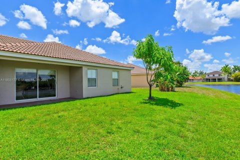 House in Weston, Florida 3 bedrooms, 120.03 sq.m. № 1874968 - photo 24