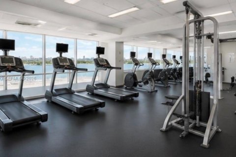Condo in Miami Beach, Florida, 1 bedroom № 2186175 - photo 9