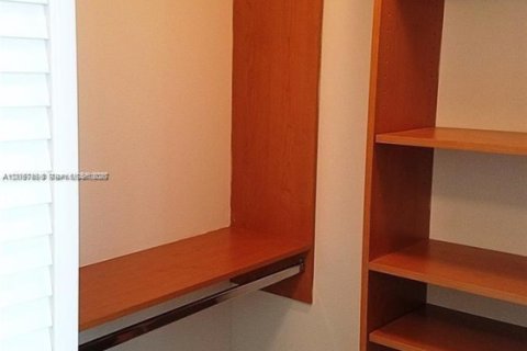 Condo in Miami Beach, Florida, 1 bedroom № 2186175 - photo 8