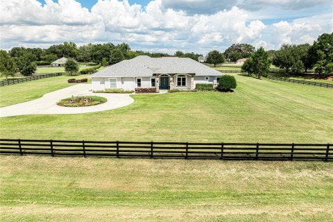 House in Oxford, Florida 5 bedrooms, 397.16 sq.m. № 2400314