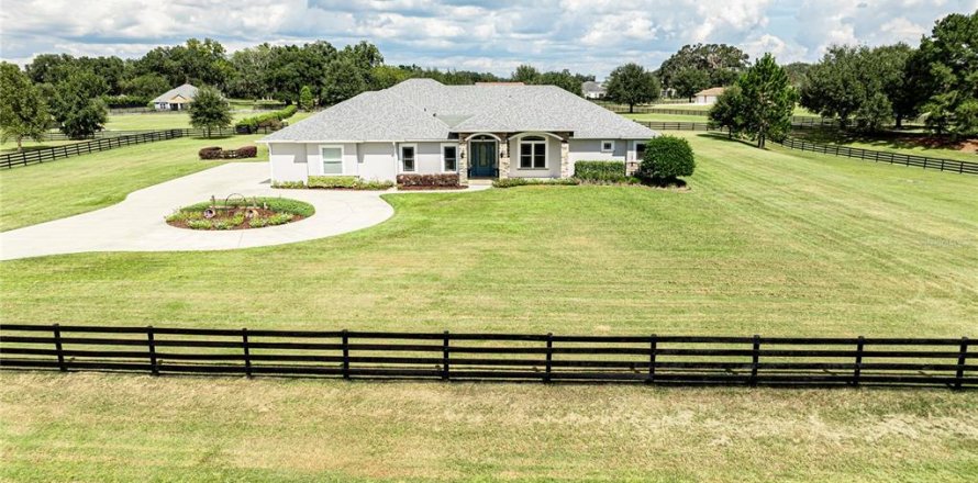 House in Oxford, Florida 5 bedrooms, 397.16 sq.m. № 2400314