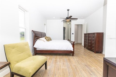 House in Oxford, Florida 5 bedrooms, 397.16 sq.m. № 2400314 - photo 19