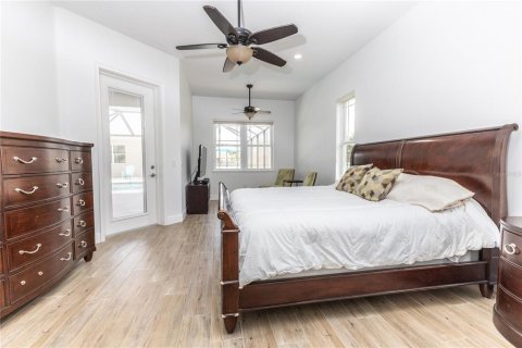 House in Oxford, Florida 5 bedrooms, 397.16 sq.m. № 2400314 - photo 17