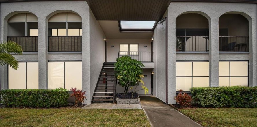 Condominio en Seminole, Florida, 4 habitaciones № 1825435