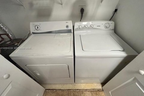 Copropriété à louer à Hialeah, Floride: 2 chambres, 88.26 m2 № 2170500 - photo 14