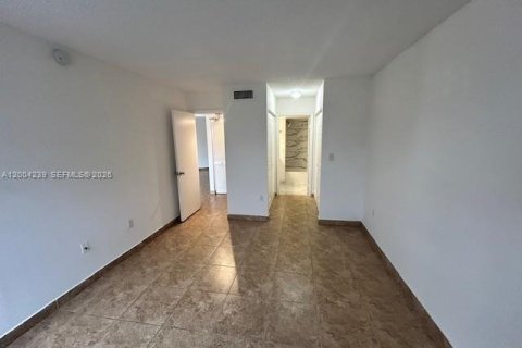 Copropriété à louer à Hialeah, Floride: 2 chambres, 88.26 m2 № 2170500 - photo 7