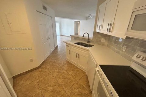 Copropriété à louer à Hialeah, Floride: 2 chambres, 88.26 m2 № 2170500 - photo 4