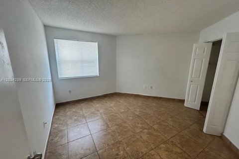 Copropriété à louer à Hialeah, Floride: 2 chambres, 88.26 m2 № 2170500 - photo 8