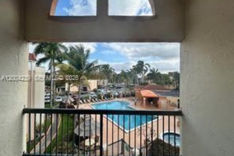 Copropriété à louer à Hialeah, Floride: 2 chambres, 88.26 m2 № 2170500 - photo 2