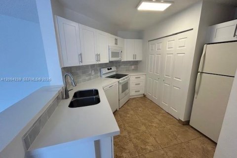 Copropriété à louer à Hialeah, Floride: 2 chambres, 88.26 m2 № 2170500 - photo 5