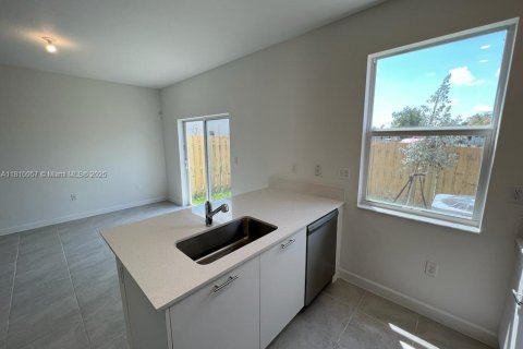 Adosado en venta en Miami, Florida, 3 dormitorios, 123.65 m2 № 1756272 - foto 5
