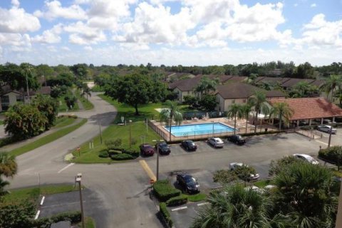 Condo in Lake Worth, Florida, 2 bedrooms  № 1029616 - photo 1